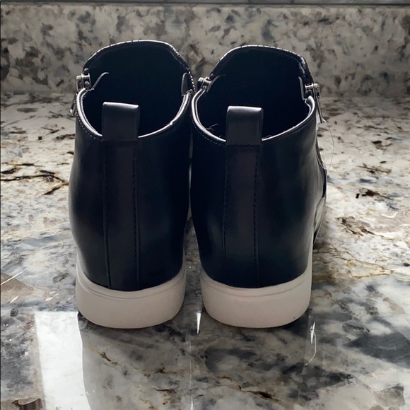 Shoes - Picture 3 of 4